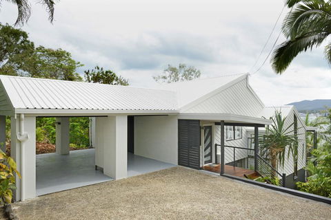 Crusoe's Beach House - Airlie Beach - Holiday Great Ocean Road 1