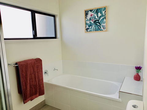 DAYDREAMING Airlie Beach, Water Views & Only 200m To Boardwalk. - Holiday Great Ocean Road 3