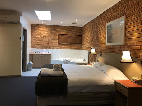 Eltham Motor Inn - Holiday Great Ocean Road 2