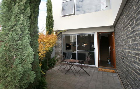 EROS City Fringe - Wifi, Wine, Netflix, Pets OK And Park Views! - Holiday Great Ocean Road 3