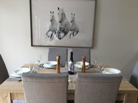Executive Mansion, Spring Racing, Melbourne Cup - Holiday Great Ocean Road 1