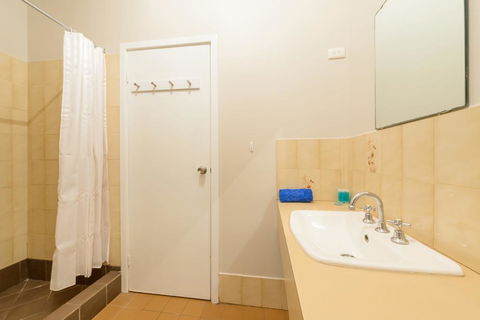 Exmouth Villas Unit 35 - 2 Bedroom Self-Contained Unit At The Heart Of Town - Holiday Great Ocean Road 1