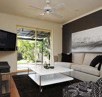Feathers Serviced Townhouse - Holiday Great Ocean Road