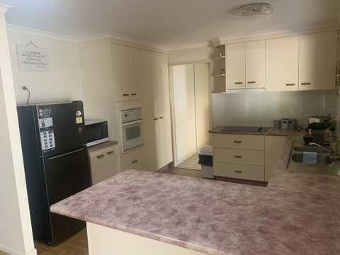 Gin Gin Budget Accommodation - Holiday Great Ocean Road 3
