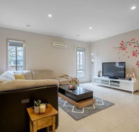 Gorgeous 4BR home in Point Cook - Holiday Great Ocean Road
