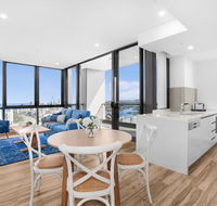 Grand Beach Views in 2-Bed Apartment With Balcony - Holiday Great Ocean Road