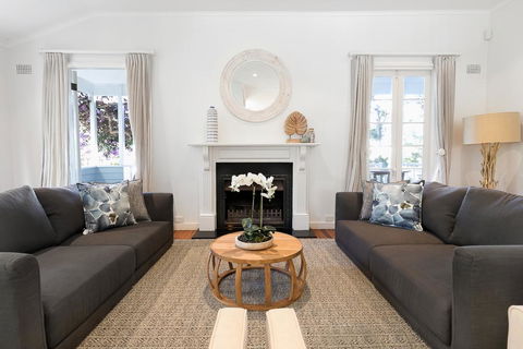 Hamptons Style Family Home 5 Minutes From Beach - Holiday Great Ocean Road 0