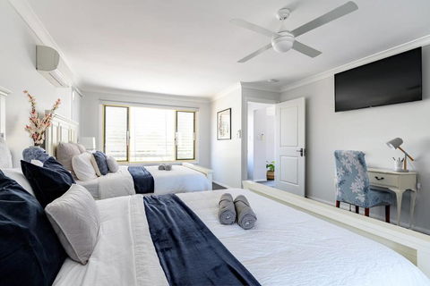 Hamptons Waterfront Getaway - Holiday Great Ocean Road 2