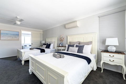 Hamptons Waterfront Getaway - Holiday Great Ocean Road 1