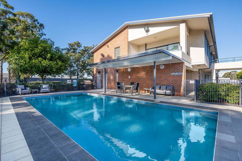 Hawkesbury Race Club Motel - Holiday Great Ocean Road 1