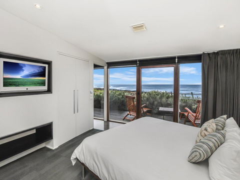 HEARN'S BEACHSIDE VILLA 1 - Holiday Great Ocean Road 3