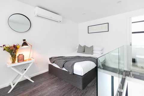 Hip One-bedroom House In Inner Sydney - Holiday Great Ocean Road 1