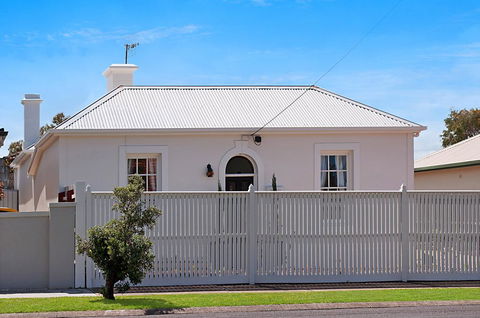 Historic Central Cottage In Warrnambool - Holiday Great Ocean Road 0
