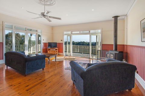 Hopkins River Homestead - Fireplace, Linen, WiFi, 4 Bdrm - Holiday Great Ocean Road 0