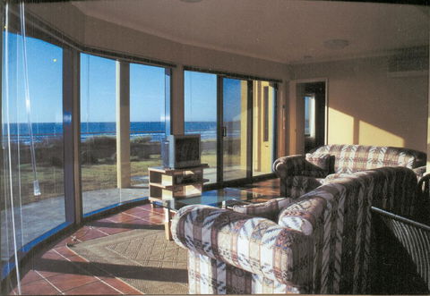 Horizons Beachfront Apartment - Holiday Great Ocean Road 0