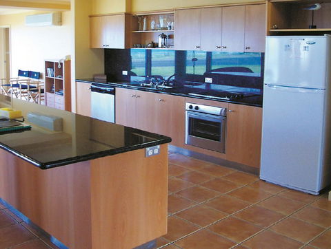Horizons Beachfront Apartment - Holiday Great Ocean Road 2