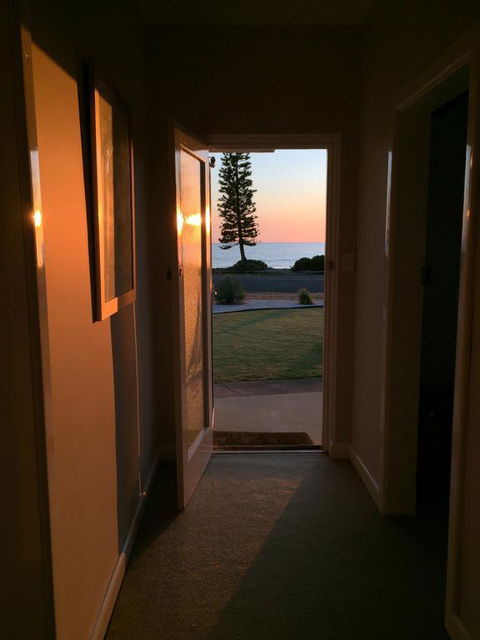 Jewel Of The South Beachside Holiday Rental - Holiday Great Ocean Road 2