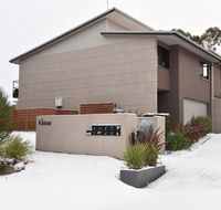 Khione 1 - Modern  spacious with views towards Lake Jindabyne  the mountains beyond - Holiday Great Ocean Road