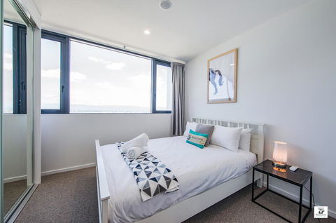 KOZYGURU BROADBEACH AMAZING VIEW 2 BED APT + FREE PARKING WALK TO BEACH QBR004 - Holiday Great Ocean Road 1