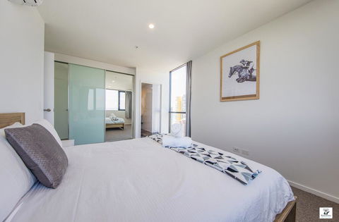 KOZYGURU BROADBEACH AMAZING VIEW 2 BED APT + FREE PARKING WALK TO BEACH QBR004 - Holiday Great Ocean Road 2