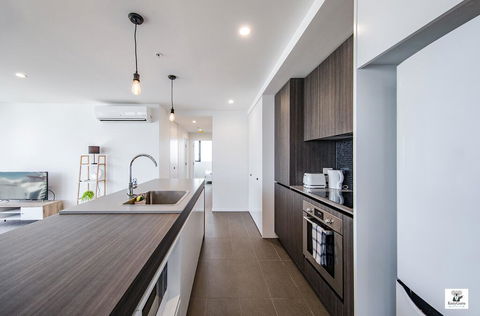 KOZYGURU BROADBEACH AMAZING VIEW 2 BED APT + FREE PARKING WALK TO BEACH QBR004 - Holiday Great Ocean Road 3