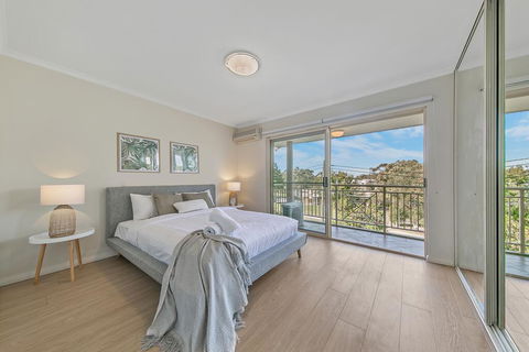 KOZYGURU MARSFIELD WALK TO MACQUARIE UNIVERSITY 3 BEDROOM NMA094 - Holiday Great Ocean Road 1