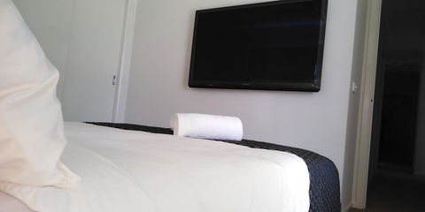Lakeside Retreat & Business - Holiday Great Ocean Road 1