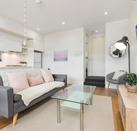 Light-Filled Beachside Apartment in Trendy Area - Holiday Great Ocean Road