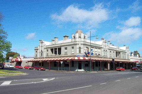 Madden's Commercial Hotel - Holiday Great Ocean Road 0