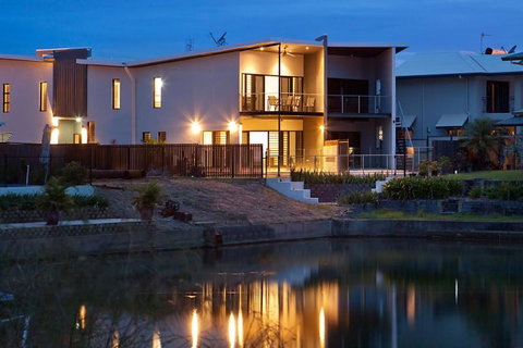 Marina Views Townhouse - Holiday Great Ocean Road 2