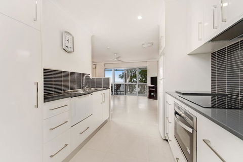 Marlin Waters Beachfront Apartments - Holiday Great Ocean Road 2