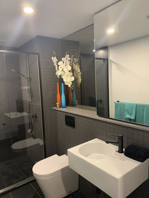 Midnight@Braddon Modern Executive Apt, Pool, Sauna, Secure Parking, Wine - Holiday Great Ocean Road 2