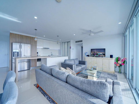 Modern Contemporary Southport Apartment - Holiday Great Ocean Road 2