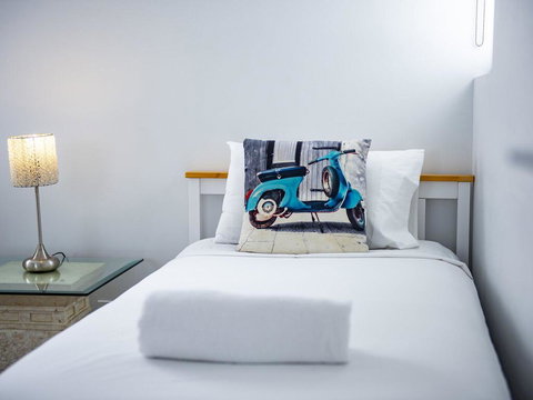 Modern Contemporary Southport Apartment - Holiday Great Ocean Road 1