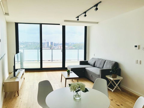 Modern Designer 2BR Apartment Near Airport & Beach - Holiday Great Ocean Road 1