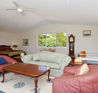 Morisset Waterfront 1bdr Studio looking over Trinity Marina - Holiday Great Ocean Road