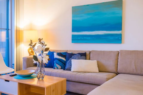 Near Airport & Train Station Stylish Two-Story Apartment - Holiday Great Ocean Road 1