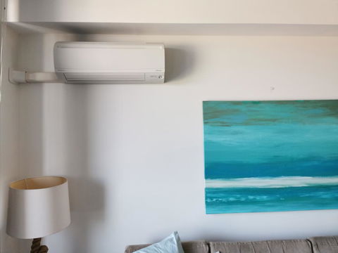 Near Airport & Train Station Stylish Two-Story Apartment - Holiday Great Ocean Road 2
