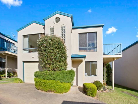 NELSON COVE 2 - Townhouse A Short Walk To Town - Holiday Great Ocean Road 0