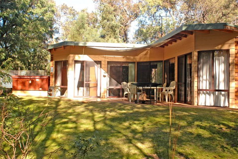 Yelverton Brook Conservation Sanctuary - Holiday Great Ocean Road 7
