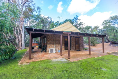 Yelverton Brook Conservation Sanctuary - Holiday Great Ocean Road 12