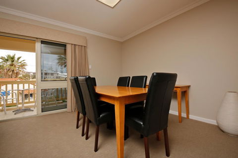 The Marina Hotel - Mindarie - Holiday Great Ocean Road 11