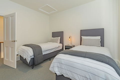 4 Bedroom House - Hobart CBD - Free Parking - Free WIFI - Holiday Great Ocean Road 13