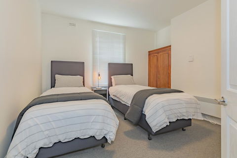 4 Bedroom House - Hobart CBD - Free Parking - Free WIFI - Holiday Great Ocean Road 3