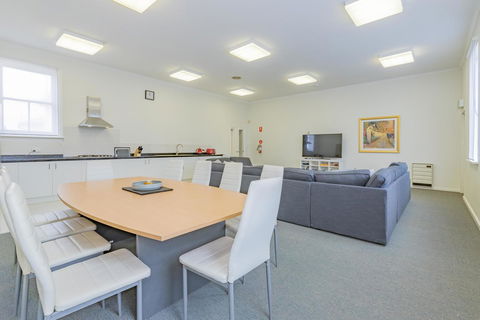 4 Bedroom House - Hobart CBD - Free Parking - Free WIFI - Holiday Great Ocean Road 0