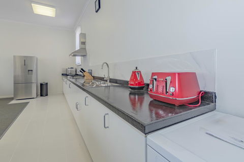 4 Bedroom House - Hobart CBD - Free Parking - Free WIFI - Holiday Great Ocean Road 2