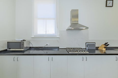 4 Bedroom House - Hobart CBD - Free Parking - Free WIFI - Holiday Great Ocean Road 8