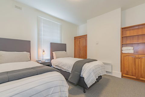 4 Bedroom House - Hobart CBD - Free Parking - Free WIFI - Holiday Great Ocean Road 1