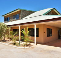 Ningaloo Breeze Villa 3 - 3 Bedroom Fully Self-Contained Holiday Accommodation - Holiday Great Ocean Road