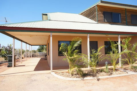 Ningaloo Breeze Villa 6 - 3 Bedroom Fully Self-Contained Holiday Accommodation - Holiday Great Ocean Road 0